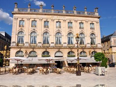 Hotel Grand De La Reine